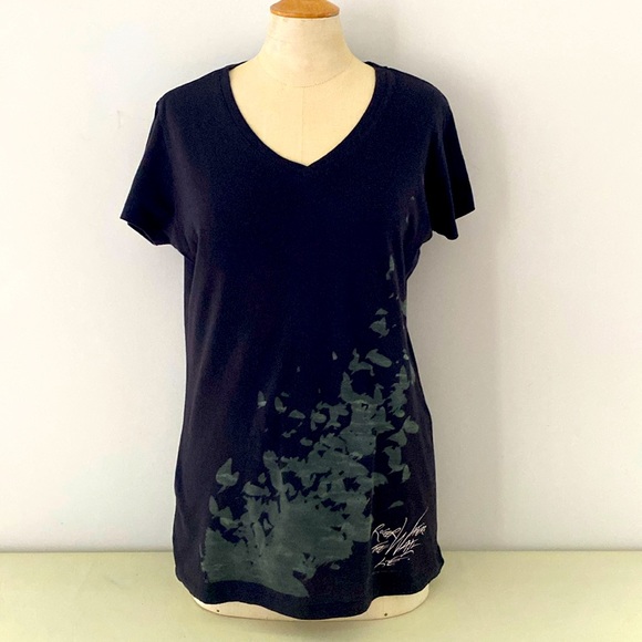 Stylish Black Roger Waters the wall Live 2012 tour V-Neck Tee - Picture 1 of 4